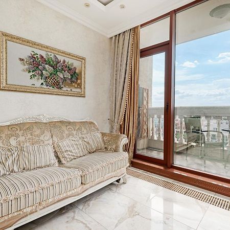 Greek Street Deluxe Apartment 敖德萨 外观 照片