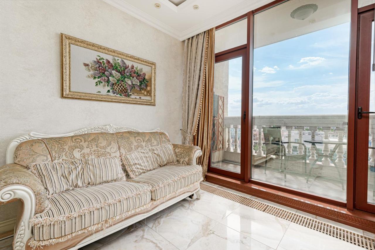 Greek Street Deluxe Apartment 敖德萨 外观 照片