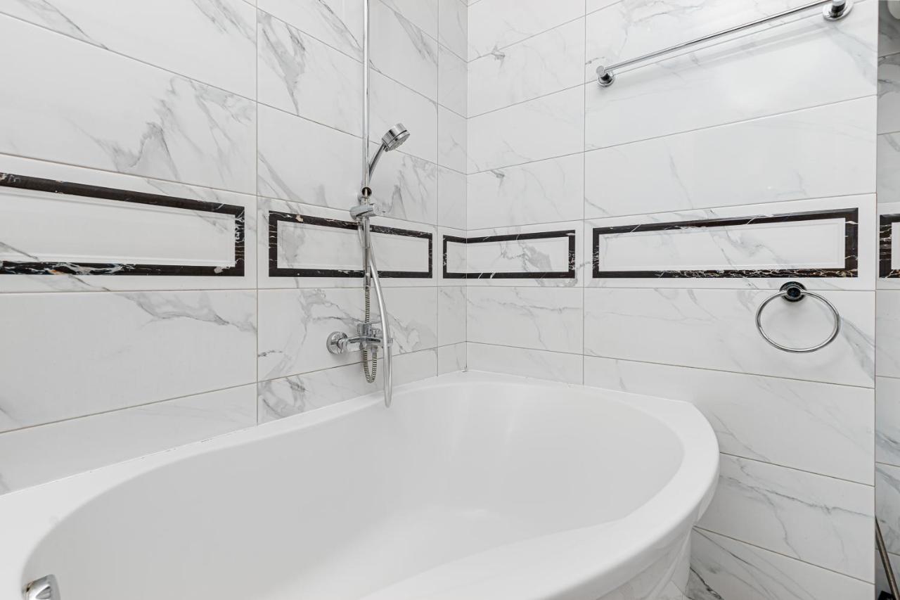 Greek Street Deluxe Apartment 敖德萨 外观 照片